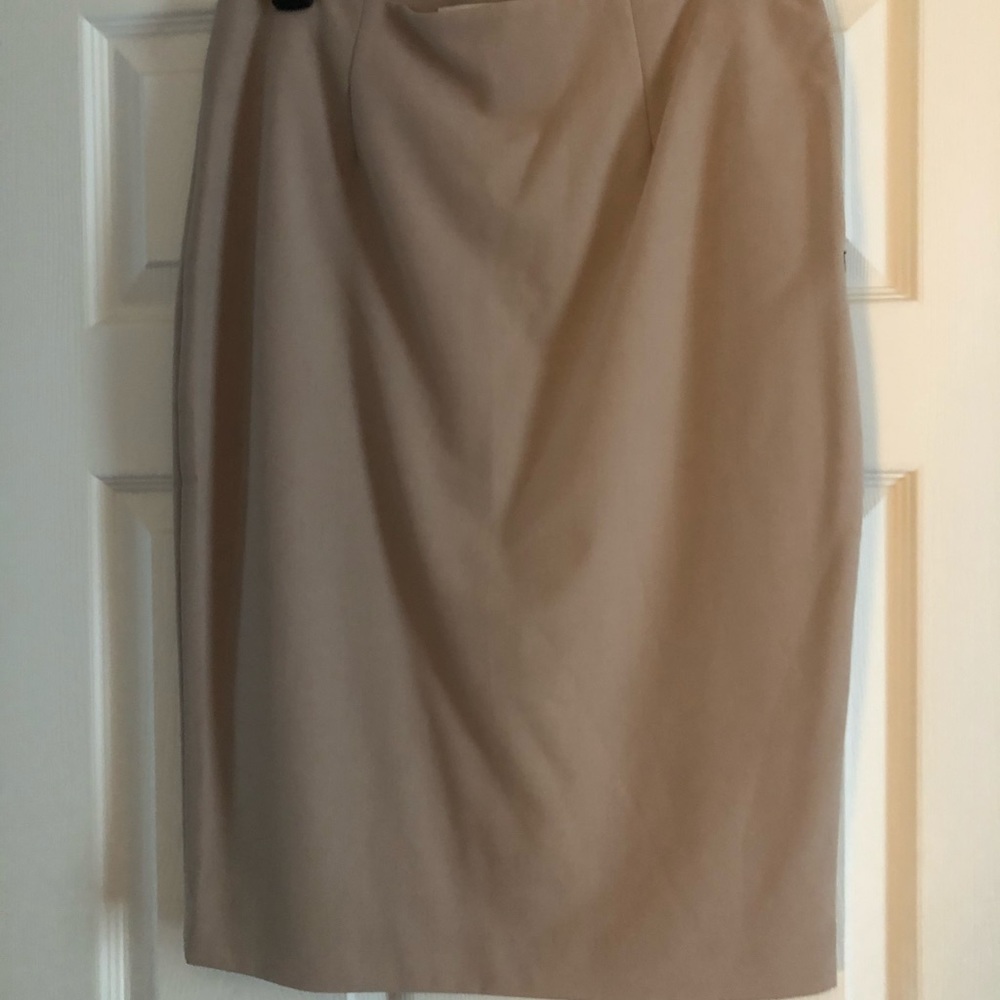 Nude pencil skirt